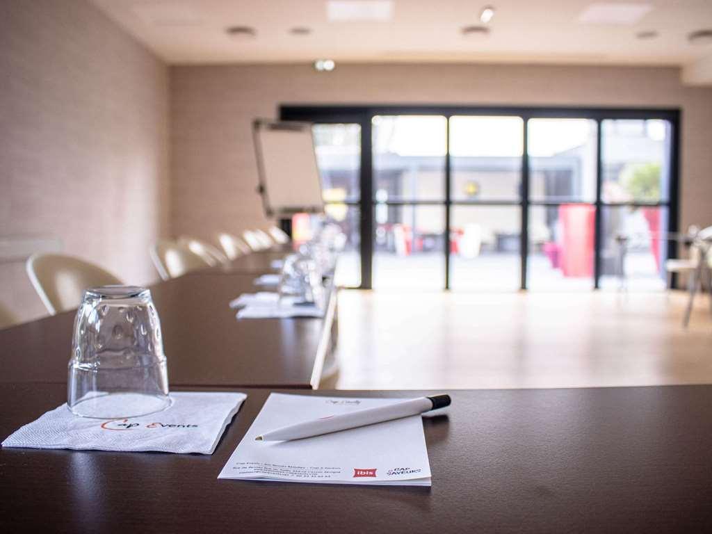 Hotel Ibis Rennes Beaulieu Cesson-Sévigné Zewnętrze zdjęcie